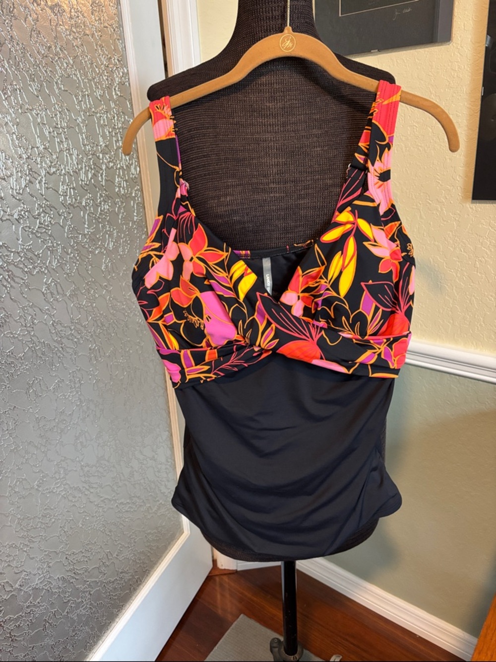 Lands End NWOT Floral Print Black Tankini Top with Pink & Yellow Accents 12DD